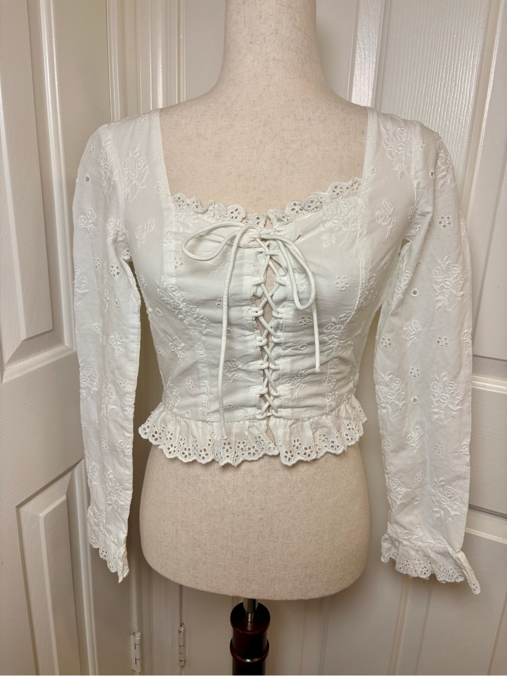 Divided H&M White Eyelet Corset Lace Up Crop Top Size 4